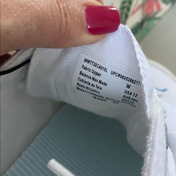 White slip on sneaker - no tie - Picture 6 of 9